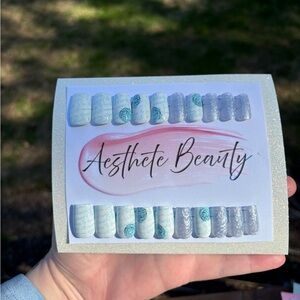 Light Blue Floral Press-On Nail Set